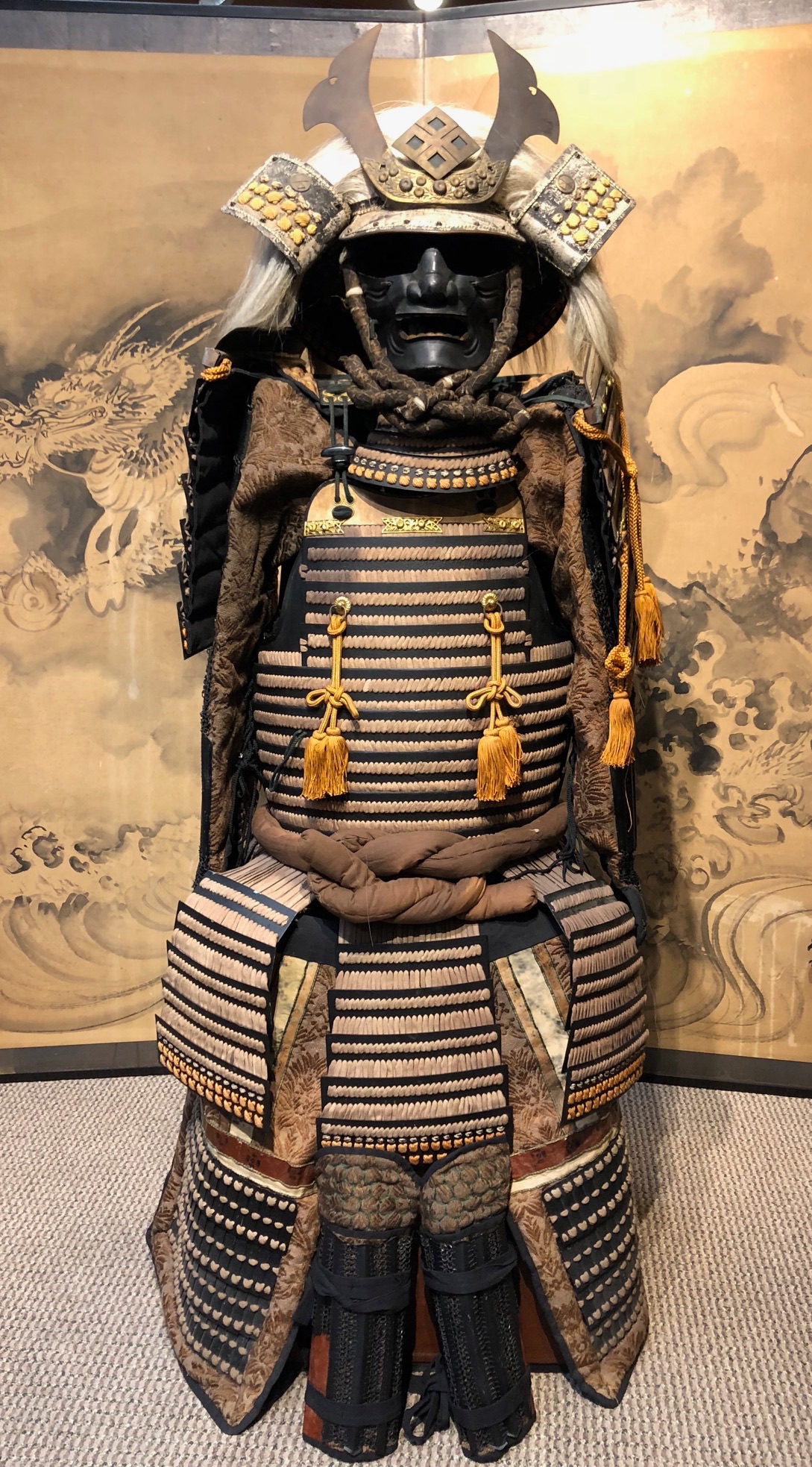 antique-japanese-samurai-yoroi-armor-kuraya